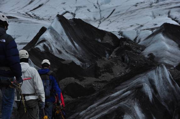 Aproximando-se da geleira de Vatnajökull, no Parque de Skaftafell, no sul da Islândia, para fazer um trekking no gelo